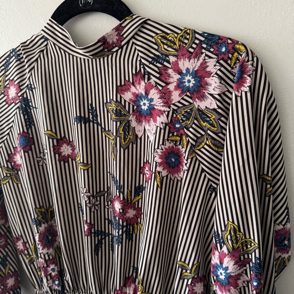 Gilli Striped Floral Bell Long Sleeve Romper Small Open Back Tie Closure - Picture 11 of 13